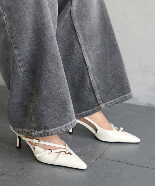 &g'aime（アンジェム）の「【&g’aime】クロスストラップポインテッドミュール CROSS STRAP POINTED MULE（パンプス・レディース・アイボリー/ブラック・22.5/23.5/24.5）」の4枚目の写真