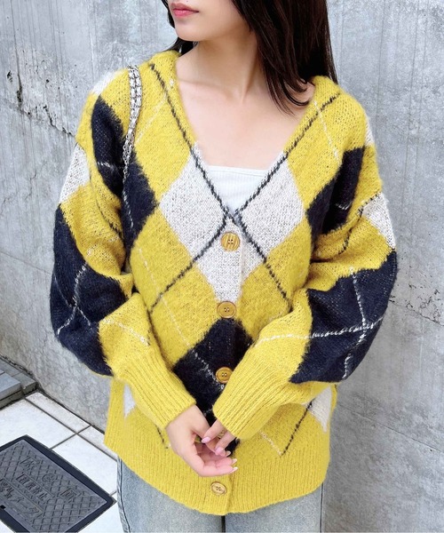 INGNI（イング）の「アーガイル柄ロングニットカーディガン（カーディガン/ボレロ・レディース・ブラック×グレー/マスタード/ブルー・M）」の3枚目の写真