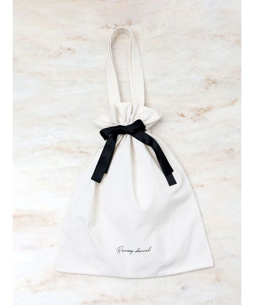 RUNWAY channel(ランウェイチャネル)の「ギフトバッグMサイズ(セルフラッピング用)(ラッピングキット・レディース・ホワイト・M)」の3枚目の写真