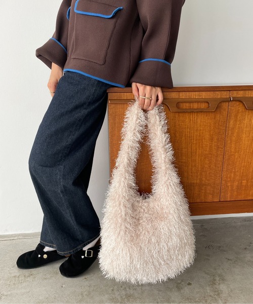 210nouve（トゥージュヌーブ）の「シャギーファーショルダーバッグ（ショルダーバッグ・レディース・ブラック/ブラウン/ベージュ/レッド/ブルー・FREE）」の3枚目の写真