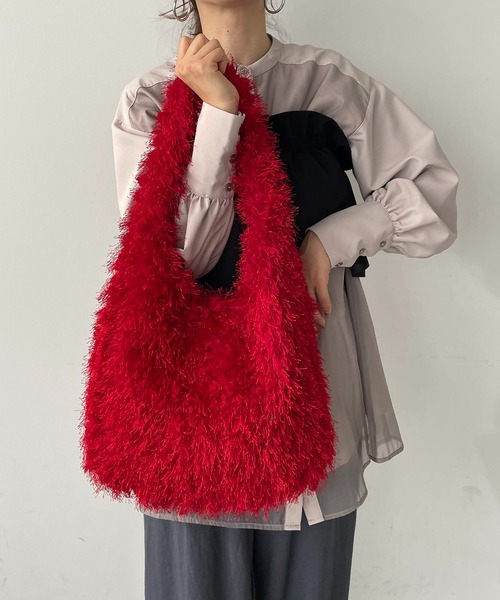 210nouve（トゥージュヌーブ）の「シャギーファーショルダーバッグ（ショルダーバッグ・レディース・ブラック/ブラウン/ベージュ/レッド/ブルー・FREE）」の5枚目の写真