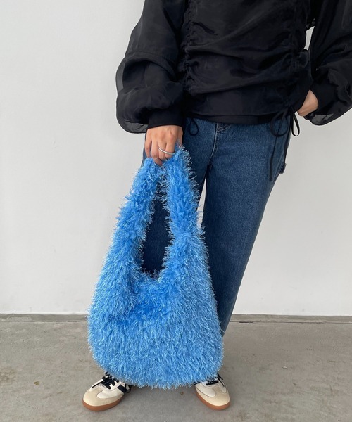 210nouve（トゥージュヌーブ）の「シャギーファーショルダーバッグ（ショルダーバッグ・レディース・ブラック/ブラウン/ベージュ/レッド/ブルー・FREE）」の14枚目の写真