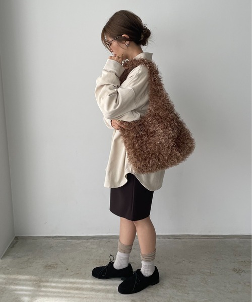 210nouve（トゥージュヌーブ）の「シャギーファーショルダーバッグ（ショルダーバッグ・レディース・ブラック/ブラウン/ベージュ/レッド/ブルー・FREE）」の17枚目の写真