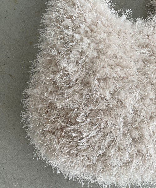 210nouve（トゥージュヌーブ）の「シャギーファーショルダーバッグ（ショルダーバッグ・レディース・ブラック/ブラウン/ベージュ/レッド/ブルー・FREE）」の7枚目の写真