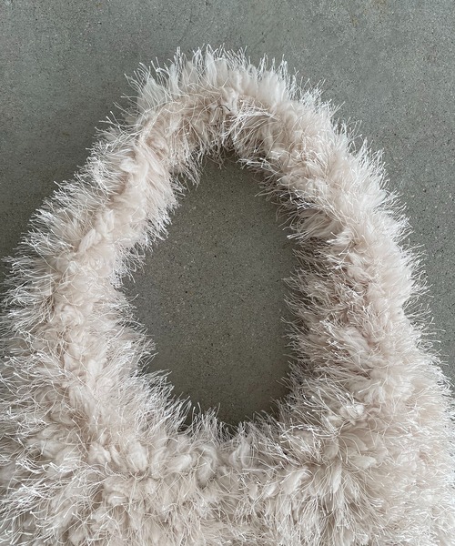 210nouve（トゥージュヌーブ）の「シャギーファーショルダーバッグ（ショルダーバッグ・レディース・ブラック/ブラウン/ベージュ/レッド/ブルー・FREE）」の8枚目の写真