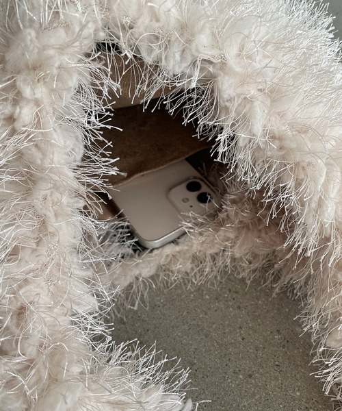 210nouve（トゥージュヌーブ）の「シャギーファーショルダーバッグ（ショルダーバッグ・レディース・ブラック/ブラウン/ベージュ/レッド/ブルー・FREE）」の13枚目の写真