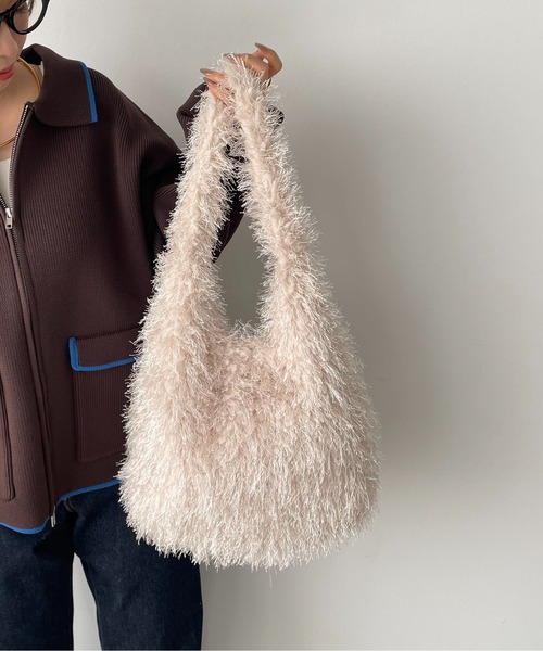 210nouve（トゥージュヌーブ）の「シャギーファーショルダーバッグ（ショルダーバッグ・レディース・ブラック/ブラウン/ベージュ/レッド/ブルー・FREE）」の9枚目の写真