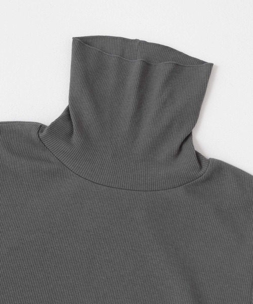 URBAN RESEARCH DOORS（アーバンリサーチドアーズ）の「『UR TECH』テレコタートルネックTシャツ（Tシャツ/カットソー・レディース・オフホワイト/ブラック/チャコールグレー・MEDIUM）」の13枚目の写真