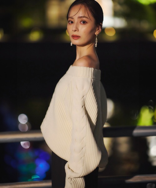 anuans（アニュアンス）の「ハイゲージケーブルニットプルオーバー