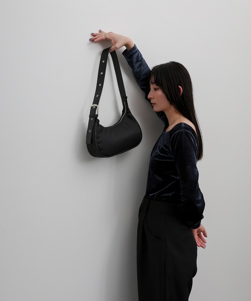 【超希少】✨☘️フェラガモ☘️✨かごバッグ✨ショルダーバッグ✨ハーフムーン✨ Chick ショルダーバッグ バッグ Half Moon Mini Shoulder Bag / ハーフ