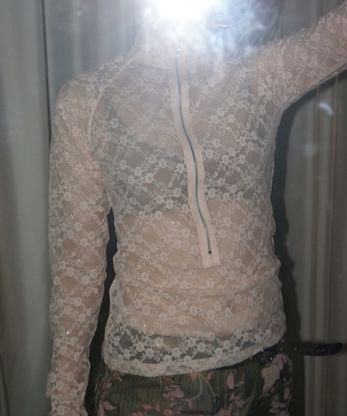 igi（イジ）の「GLITTER LACE TOPS / ハーフジップ ラメレーストップス（Tシャツ/カットソー・レディース・ホワイト/ピンク/ブラック・FREE）」の6枚目の写真