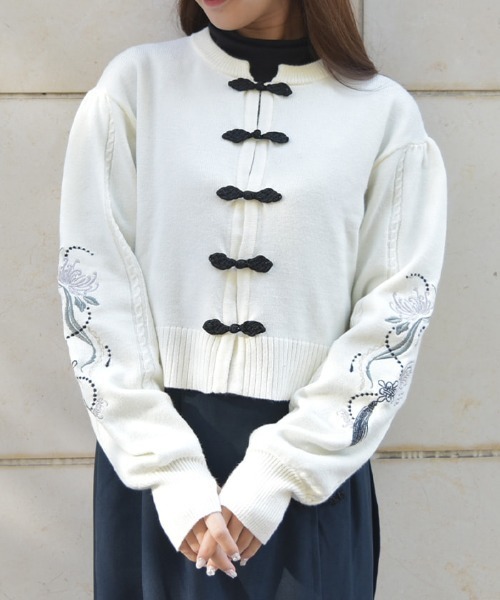 axes femme（アクシーズファム）の「タッセル刺繍チャイナ風カーディガン（カーディガン/ボレロ・レディース・ワイン/ブラック/ホワイト・FREE）」の2枚目の写真