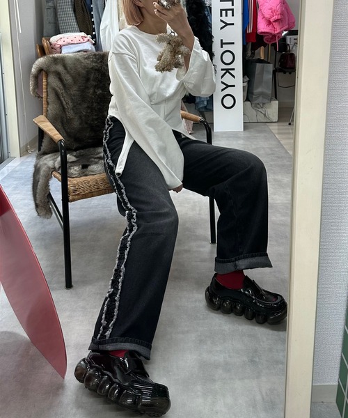 Alley Tokyo(アリートーキョー)の「デニムサイドフリフリパンツ(デニムパンツ・レディース・ライトブルー/グレー・FREE)」の1枚目の写真