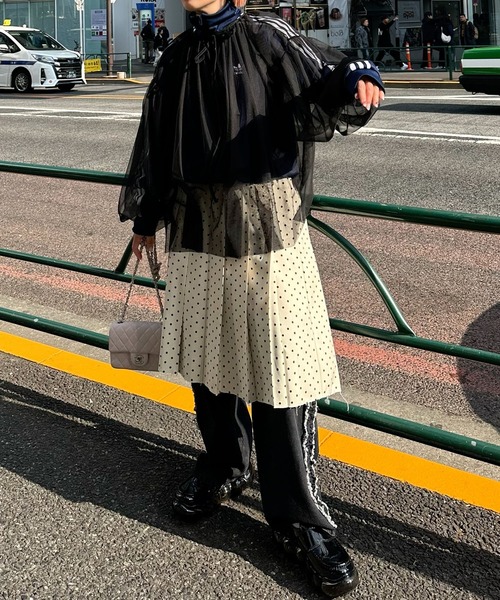 Alley Tokyo(アリートーキョー)の「デニムサイドフリフリパンツ(デニムパンツ・レディース・ライトブルー/グレー・FREE)」の6枚目の写真