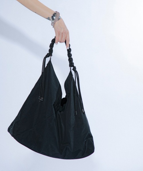 LE VERNIS（ル・ベルニ）の「LE VERNIS(ル・ベルニ)《A4サイズ対応》撥水Paracord one handle tote（トートバッグ・レディース・グレー/ブラック/アイボリー/ベージュ/ブルー・FREE）」の9枚目の写真