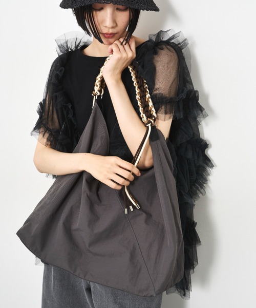 LE VERNIS（ル・ベルニ）の「LE VERNIS(ル・ベルニ)《A4サイズ対応》撥水Paracord one handle tote（トートバッグ・レディース・グレー/ブラック/アイボリー/ベージュ/ブルー・FREE）」の12枚目の写真