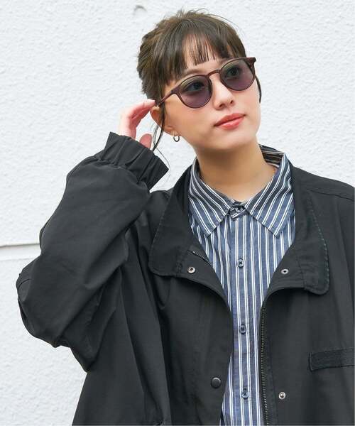 Zoff（ゾフ）の「【WEB限定】ボストン 型調光サングラス｜カラーレンズ｜トレンド｜紫外線対策｜UVカット｜レンズの色が変わるサングラス｜Zoff｜COLOR SUNGLASSES（サングラス・レディース・ブラック/ブラウン系その他5/ブラック系その他・FREE）」の17枚目の写真