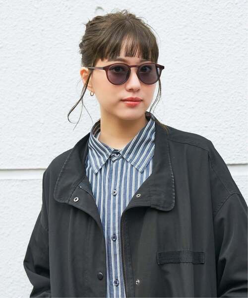 Zoff（ゾフ）の「【WEB限定】ボストン 型調光サングラス｜カラーレンズ｜トレンド｜紫外線対策｜UVカット｜レンズの色が変わるサングラス｜Zoff｜COLOR SUNGLASSES（サングラス・レディース・ブラック/ブラウン系その他5/ブラック系その他・FREE）」の16枚目の写真