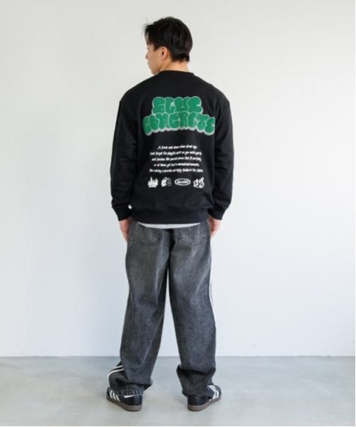 GLAZOS（グラソス）の「【大人向けサイズあり】【速乾・毛玉になりにくい】バックグラフィティビッグトレーナー（スウェット・キッズ・ブラック/ブラウン/オートミール・L/M/S/LL）」の4枚目の写真