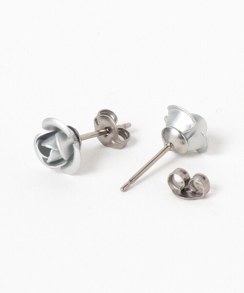 Ray BEAMS(レイビームス)の「プチ ローズピアス(ピアス(両耳用)・レディース・パープル/シルバー・ONE SIZE)」の3枚目の写真