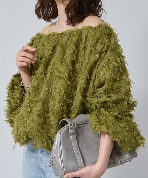 COLONY 2139（コロニートゥーワンスリーナイン）の「フリンジジャガードオフショルトップス（その他トップス・レディース・ホワイト/ブラック/カーキ・FREE）」の3枚目の写真