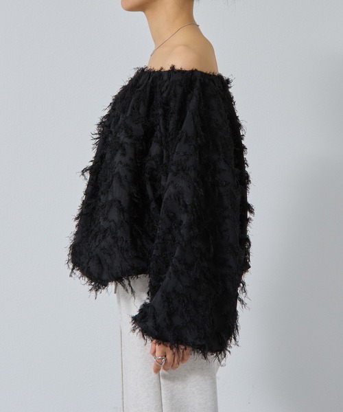 COLONY 2139（コロニートゥーワンスリーナイン）の「フリンジジャガードオフショルトップス（その他トップス・レディース・ホワイト/ブラック/カーキ・FREE）」の13枚目の写真