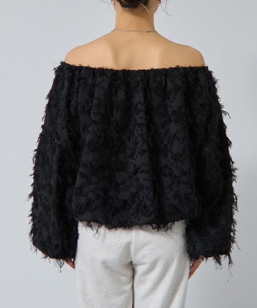 COLONY 2139（コロニートゥーワンスリーナイン）の「フリンジジャガードオフショルトップス（その他トップス・レディース・ホワイト/ブラック/カーキ・FREE）」の14枚目の写真