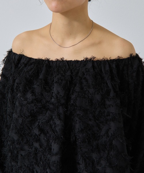 COLONY 2139（コロニートゥーワンスリーナイン）の「フリンジジャガードオフショルトップス（その他トップス・レディース・ホワイト/ブラック/カーキ・FREE）」の16枚目の写真