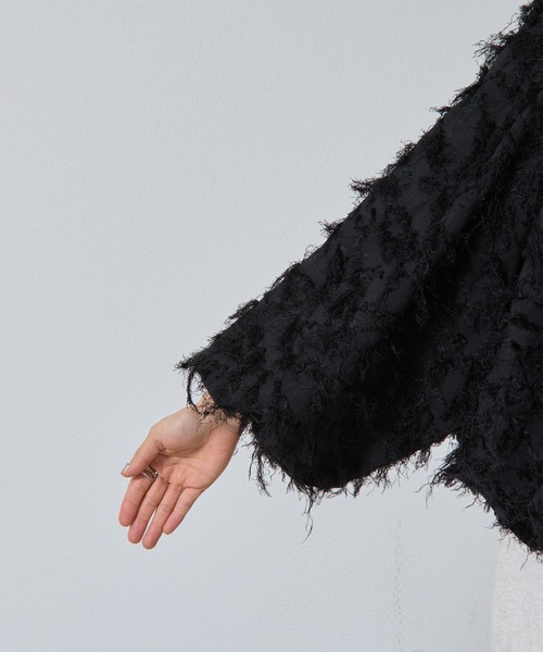 COLONY 2139（コロニートゥーワンスリーナイン）の「フリンジジャガードオフショルトップス（その他トップス・レディース・ホワイト/ブラック/カーキ・FREE）」の17枚目の写真