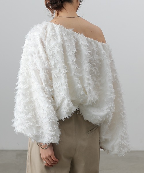 COLONY 2139（コロニートゥーワンスリーナイン）の「フリンジジャガードオフショルトップス（その他トップス・レディース・ホワイト/ブラック/カーキ・FREE）」の5枚目の写真