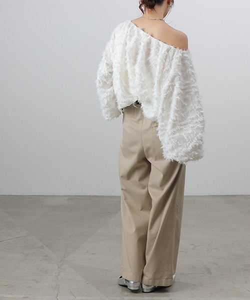 COLONY 2139（コロニートゥーワンスリーナイン）の「フリンジジャガードオフショルトップス（その他トップス・レディース・ホワイト/ブラック/カーキ・FREE）」の20枚目の写真