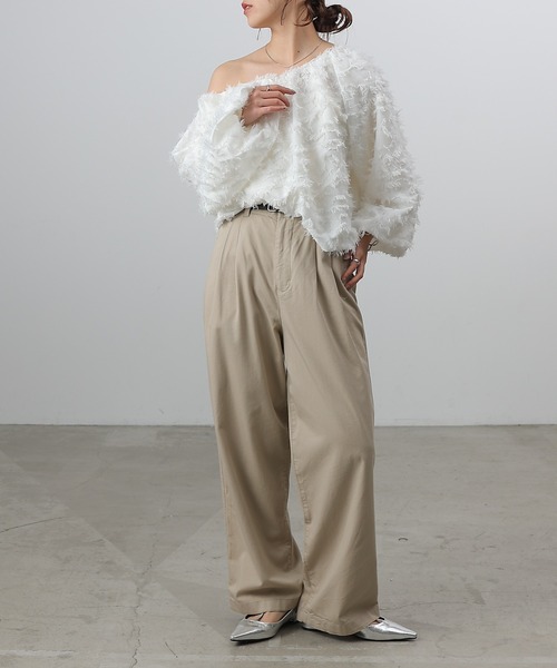 COLONY 2139（コロニートゥーワンスリーナイン）の「フリンジジャガードオフショルトップス（その他トップス・レディース・ホワイト/ブラック/カーキ・FREE）」の21枚目の写真