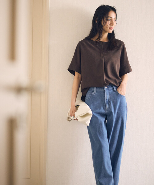COMME CA ISM(コムサイズム)の「【UVカット・吸汗速乾・接触冷感】kireri ストレッチドライツイル Tブラウス(シャツ/ブラウス・レディース・グレイッシュベージュ/ダークブラウン・SMALL/MEDIUM/LARGE)」の6枚目の写真