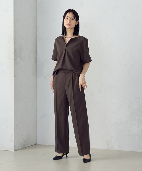 COMME CA ISM(コムサイズム)の「【UVカット・吸汗速乾・接触冷感】kireri ストレッチドライツイル Tブラウス(シャツ/ブラウス・レディース・グレイッシュベージュ/ダークブラウン・SMALL/MEDIUM/LARGE)」の7枚目の写真