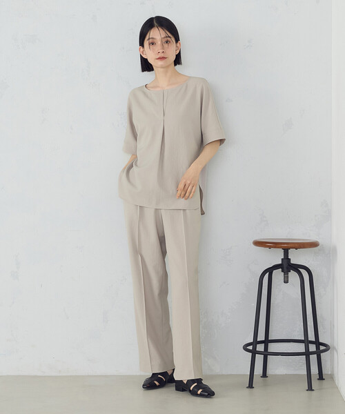 COMME CA ISM(コムサイズム)の「【UVカット・吸汗速乾・接触冷感】kireri ストレッチドライツイル Tブラウス(シャツ/ブラウス・レディース・グレイッシュベージュ/ダークブラウン・SMALL/MEDIUM/LARGE)」の12枚目の写真