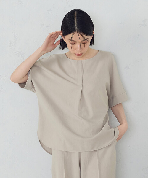 COMME CA ISM(コムサイズム)の「【UVカット・吸汗速乾・接触冷感】kireri ストレッチドライツイル Tブラウス(シャツ/ブラウス・レディース・グレイッシュベージュ/ダークブラウン・SMALL/MEDIUM/LARGE)」の15枚目の写真