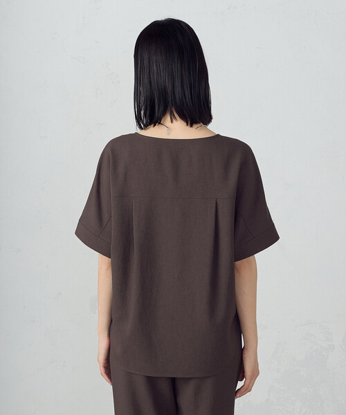 COMME CA ISM(コムサイズム)の「【UVカット・吸汗速乾・接触冷感】kireri ストレッチドライツイル Tブラウス(シャツ/ブラウス・レディース・グレイッシュベージュ/ダークブラウン・SMALL/MEDIUM/LARGE)」の18枚目の写真