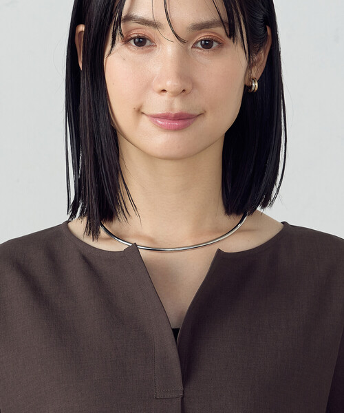 COMME CA ISM(コムサイズム)の「【UVカット・吸汗速乾・接触冷感】kireri ストレッチドライツイル Tブラウス(シャツ/ブラウス・レディース・グレイッシュベージュ/ダークブラウン・SMALL/MEDIUM/LARGE)」の19枚目の写真
