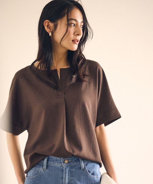 COMME CA ISM(コムサイズム)の「【UVカット・吸汗速乾・接触冷感】kireri ストレッチドライツイル Tブラウス(シャツ/ブラウス・レディース・グレイッシュベージュ/ダークブラウン・SMALL/MEDIUM/LARGE)」の1枚目の写真