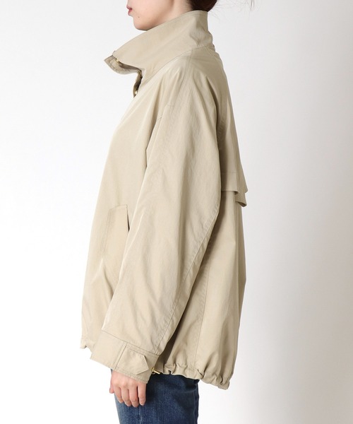 Jines（ジネス）の「撥水ツイルハイネックマウンテンパーカー（マウンテンパーカー・レディース・ベージュ/ブルー・38）」の22枚目の写真