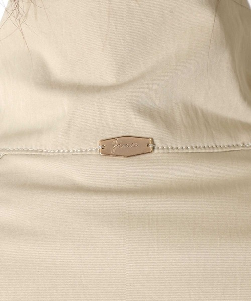 Jines（ジネス）の「撥水ツイルハイネックマウンテンパーカー（マウンテンパーカー・レディース・ベージュ/ブルー・38）」の17枚目の写真