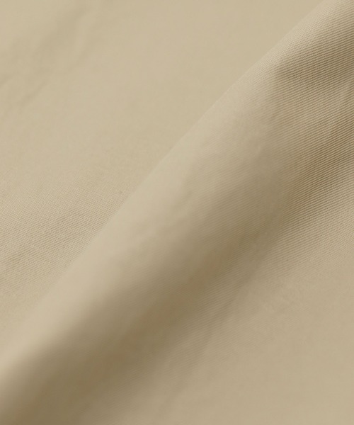 Jines（ジネス）の「撥水ツイルハイネックマウンテンパーカー（マウンテンパーカー・レディース・ベージュ/ブルー・38）」の9枚目の写真