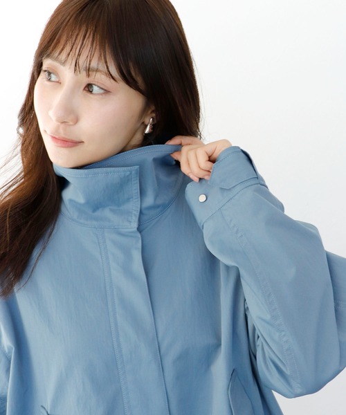 Jines（ジネス）の「撥水ツイルハイネックマウンテンパーカー（マウンテンパーカー・レディース・ベージュ/ブルー・38）」の19枚目の写真