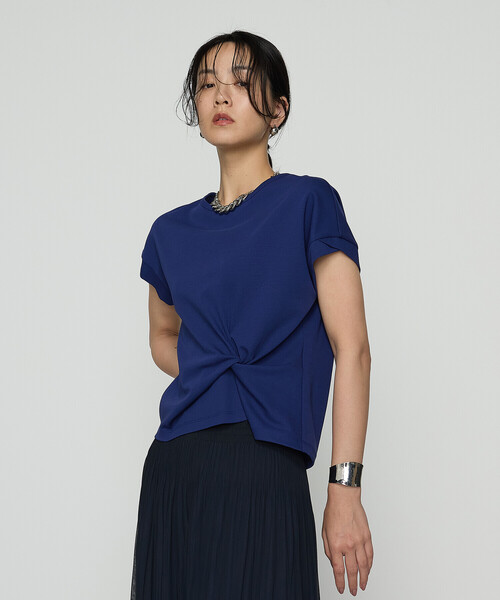 K.T KIYOKO TAKASE（キヨコタカセ）の「コットン強撚ポンチ デザインタックシャツ（Tシャツ/カットソー・レディース・ブラウン/ホワイト/ベージュ/ロイヤルブルー/ブラック/ネイビー・9号/11号）」の18枚目の写真