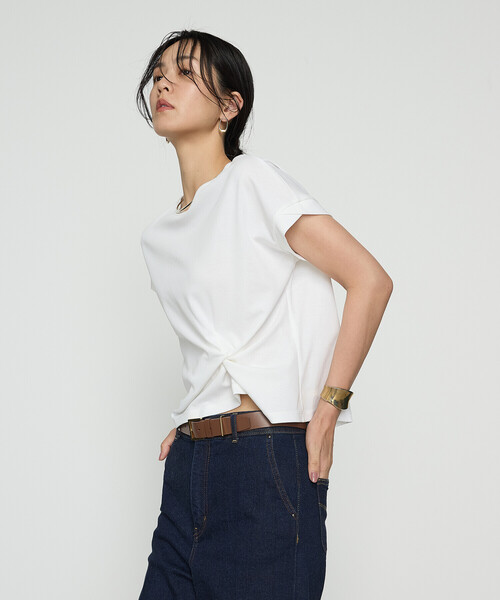 K.T KIYOKO TAKASE（キヨコタカセ）の「コットン強撚ポンチ デザインタックシャツ（Tシャツ/カットソー・レディース・ブラウン/ホワイト/ベージュ/ロイヤルブルー/ブラック/ネイビー・9号/11号）」の2枚目の写真