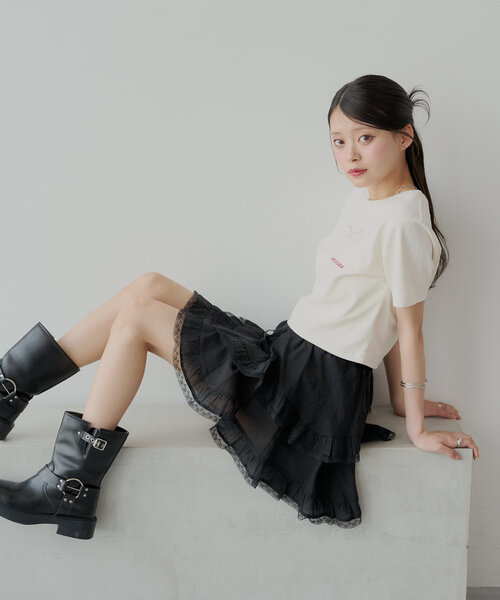 Chico（チコ）の「イレヘムフリルミニスカパン（スカート・レディース・ホワイト/ブラック/グレー・FREE）」の2枚目の写真