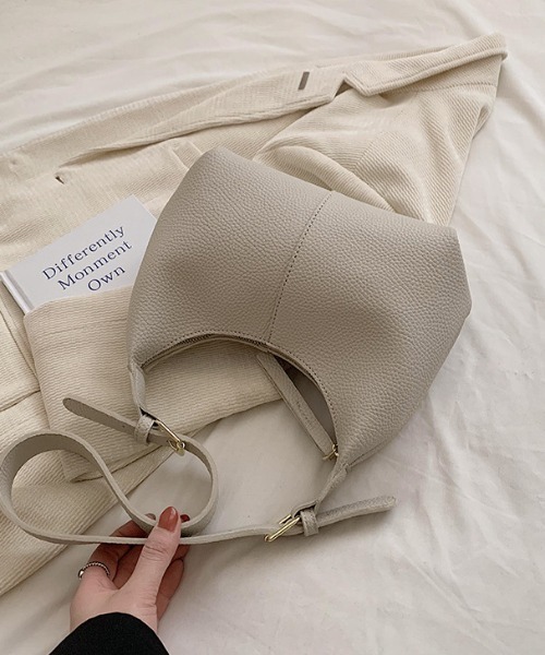 mebole(メボレ)の「daily color shoulder bag(ショルダーバッグ・レディース・ブラック/ベージュ/ホワイト・FREE)」の3枚目の写真