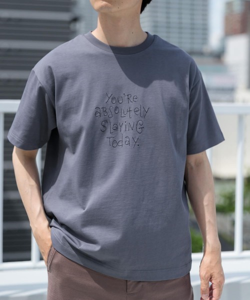 ITEMS URBANRESEARCH（アイテムズ アーバンリサーチ）の「レタード刺繍Tシャツ slaying today（Tシャツ/カットソー・メンズ・チャコールグレー/ブラック/ホワイト・LARGE/MEDIUM）」の3枚目の写真