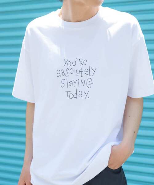 ITEMS URBANRESEARCH（アイテムズ アーバンリサーチ）の「レタード刺繍Tシャツ slaying today（Tシャツ/カットソー・メンズ・チャコールグレー/ブラック/ホワイト・LARGE/MEDIUM）」の4枚目の写真