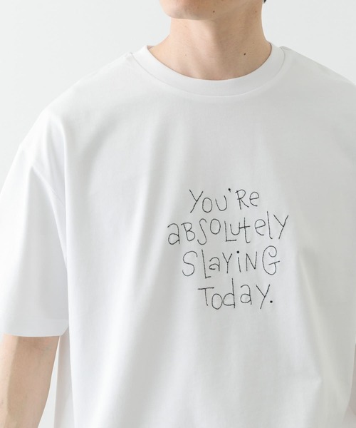 ITEMS URBANRESEARCH（アイテムズ アーバンリサーチ）の「レタード刺繍Tシャツ slaying today（Tシャツ/カットソー・メンズ・チャコールグレー/ブラック/ホワイト・LARGE/MEDIUM）」の7枚目の写真